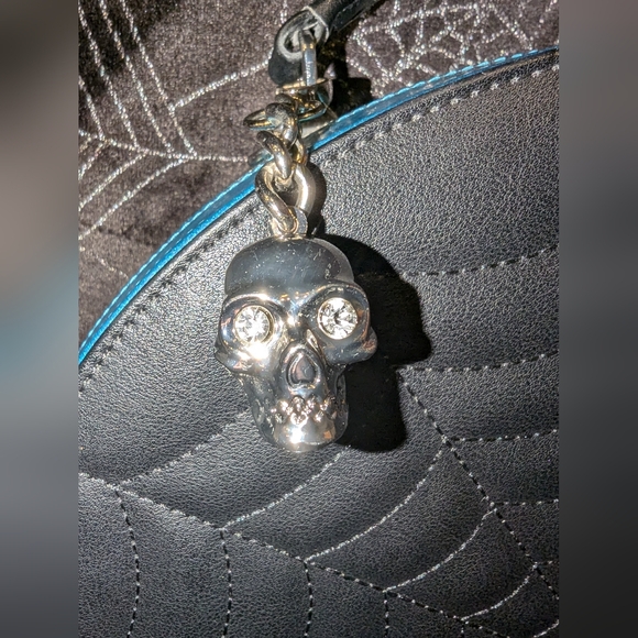 Lux De Ville Blue Black Widow Spider Web Hatbox - Picture 5 of 11